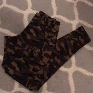 Bobbie Brooks Camouflage Knit Legging!